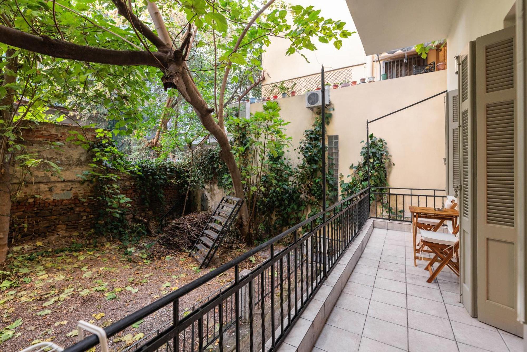Couple-In Magical Suite With Jacuzzi Thessaloniki Exterior photo