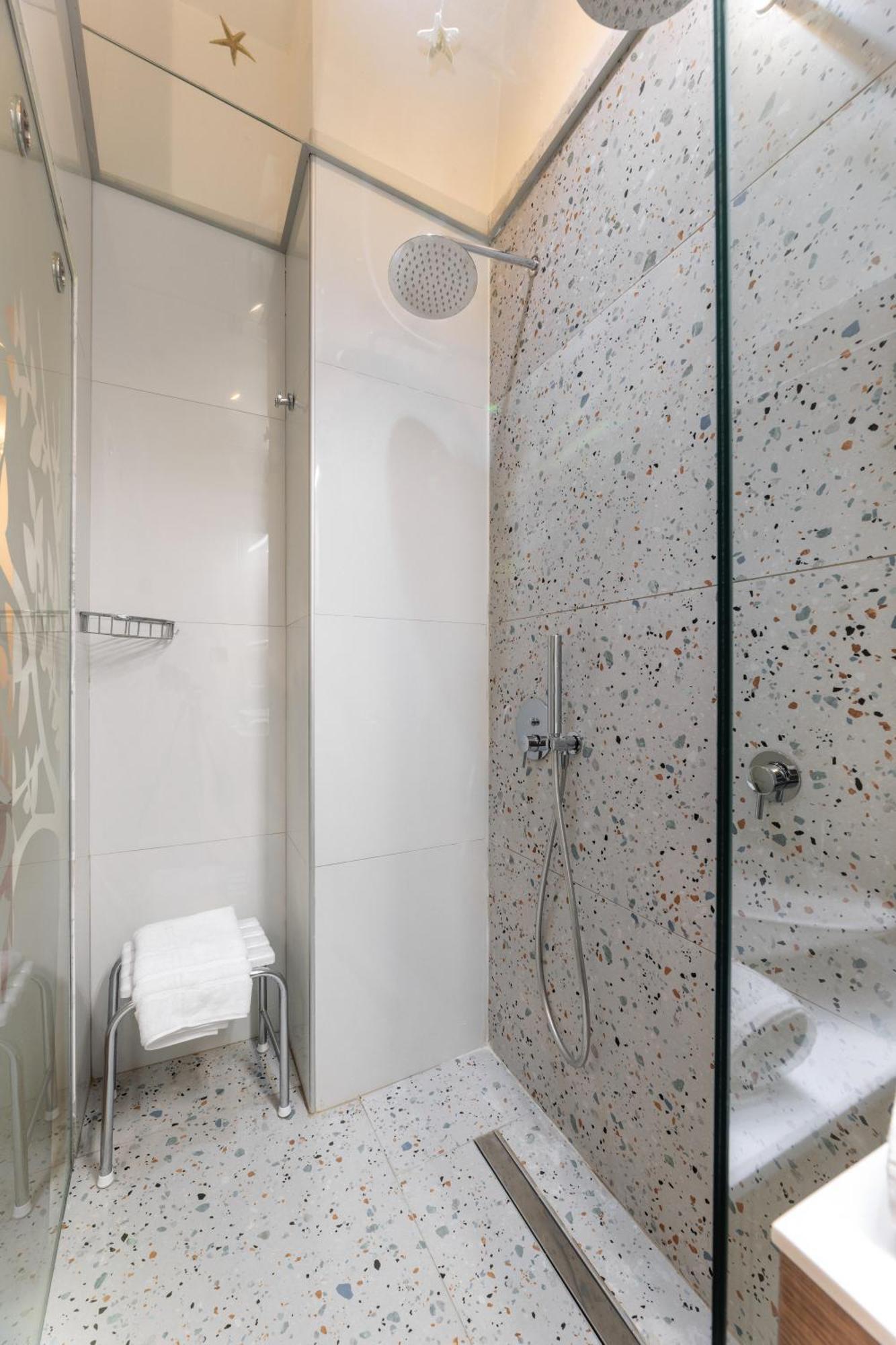Couple-In Magical Suite With Jacuzzi Thessaloniki Exterior photo