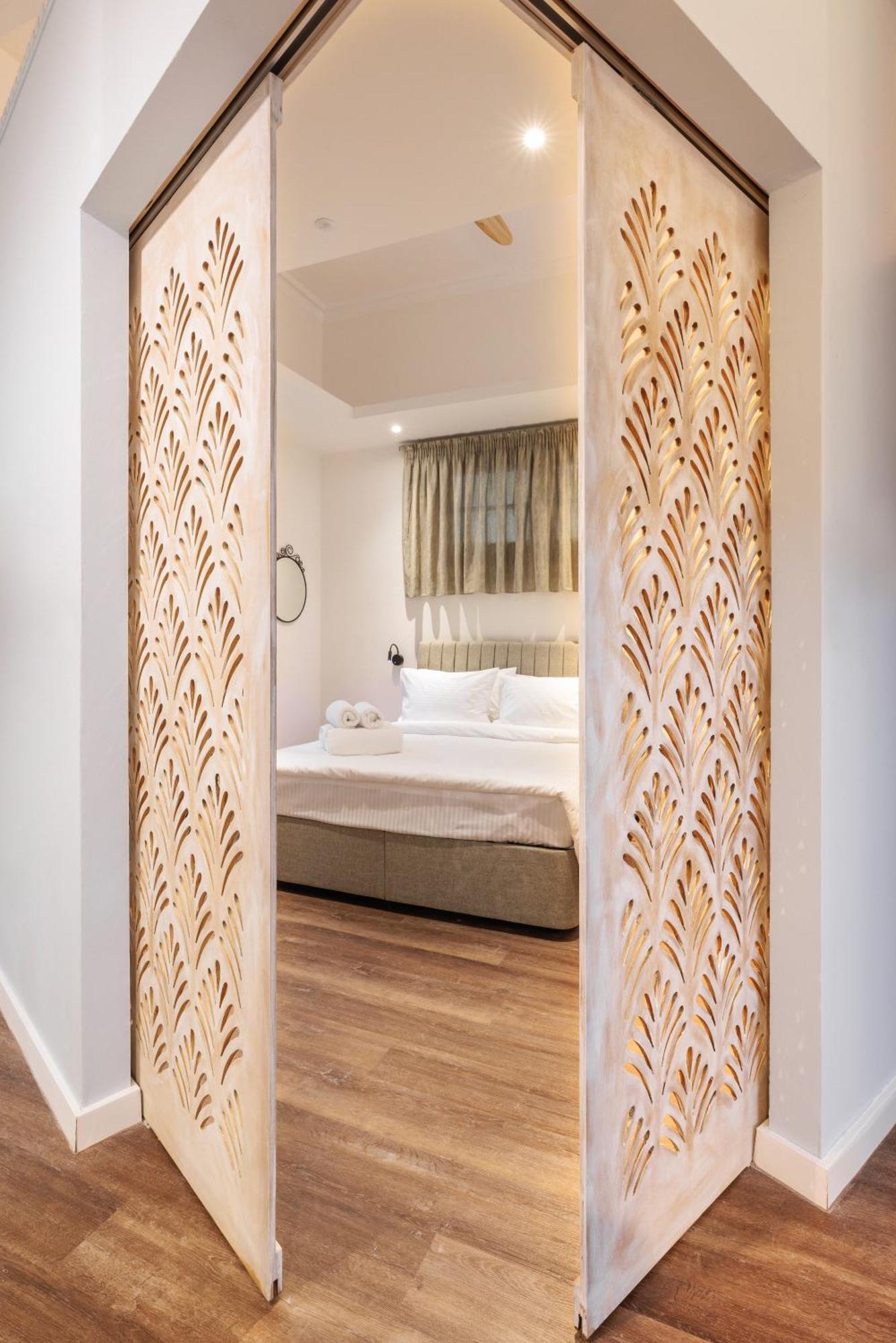 Couple-In Magical Suite With Jacuzzi Thessaloniki Exterior photo
